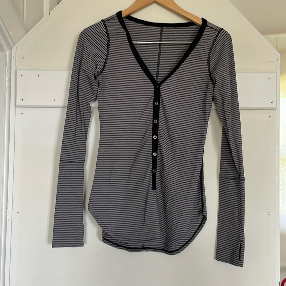 Lululemon Awesoma Henley, Sz 4